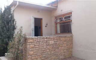 2 Bedroom Garden Cottage in Glenhazel