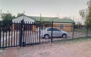 3 Bedroom House in Kwaggasrand