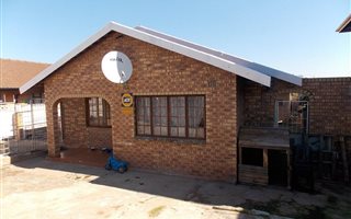 2 Bedroom House in Merebank