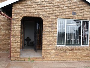 4 Bed House in Petit