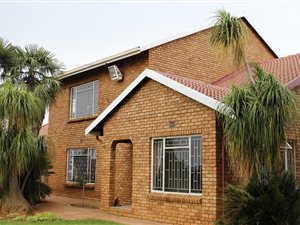 4 Bed House in Petit