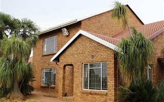 4 Bedroom House in Petit