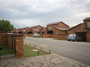 2 Bed Townhouse in Honey Park