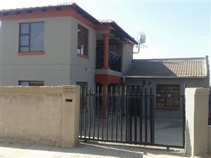 9 Bed House in Krugersdorp Central