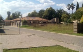 707 m² Land available in Arcon Park