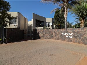 3 Bed Townhouse in Pierre van Ryneveld