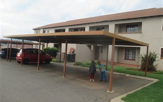 2 Bedroom Apartment in Roodepoort West