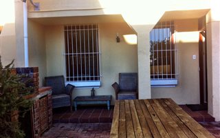 2 Bedroom Townhouse in Zonnebloem
