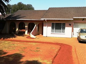 3 Bed House in Mayberry Park