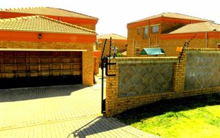 3 Bedroom House in Noordheuwel