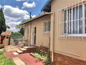 5 Bed House in Country View