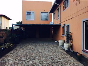 7 Bedroom House in Crown Gardens