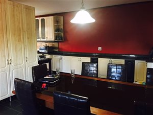 7 Bed House in Crown Gardens