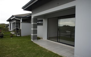 3 Bedroom Simplex in Palm Lakes Estate