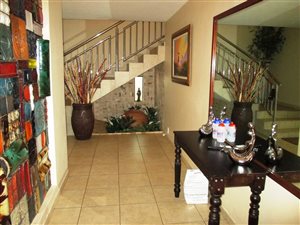 5 Bed House in Panorama