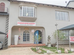 43 m² Commercial space in Glen Marais