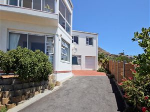 2 Bed Apartment in Simons Town