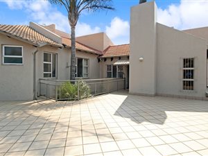 6 Bed House in Newlands