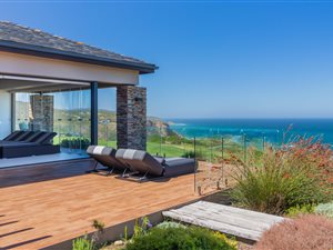 4 Bed House in Pezula Golf Estate