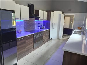5 Bed House in Waterfall