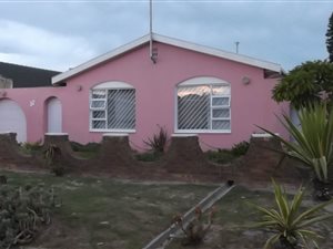 3 Bed House in Charlesville
