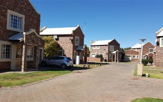 2 Bedroom Townhouse in Doringkruin