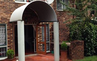 3 Bedroom Duplex in Die Hoewes