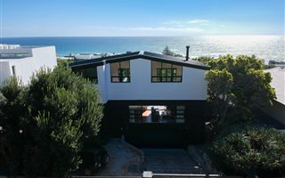 3 Bedroom House in Camps Bay