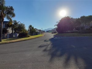 925 m² Land available in Kosmos Ridge