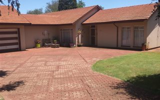 3 Bedroom House in Kanonkop