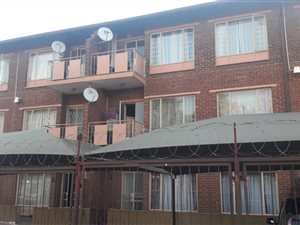 2 Bed Apartment in Witpoortjie