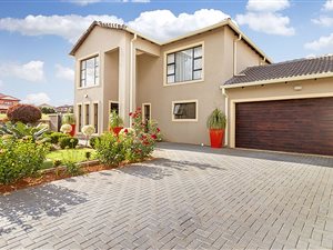 4 Bed House in Magaliesberg Country Estate