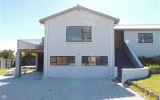 3 Bedroom House in Pringle Bay
