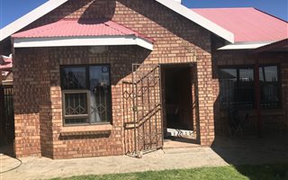 2 Bedroom House in De Beers