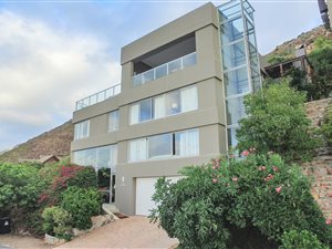 5 Bed House in Mountainside
