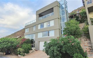 5 Bedroom House in Mountainside