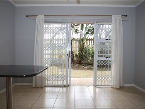 2 Bed Flat in Manor Estates