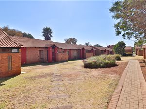 3 Bed Townhouse in Moreleta Park