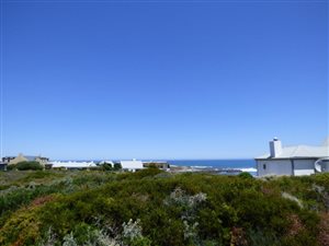 795 m² Land available in Grotto Bay