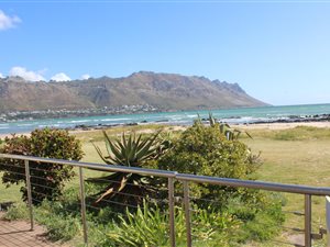 3 Bed House in Gordons Bay Central