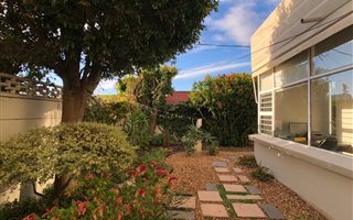 2 Bedroom Apartment in Vredehoek