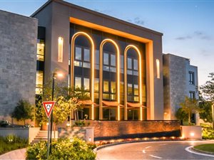 704 m² Commercial space in Fourways