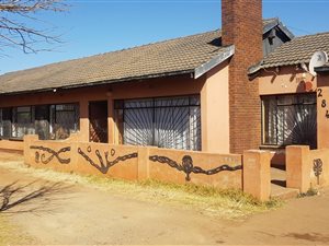 7 Bed House in Leondale