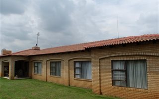 4 Bedroom House in Vanderbijlpark SE4