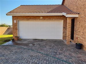 3 Bedroom Townhouse in Meiringspark