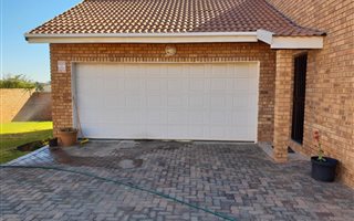 3 Bedroom Townhouse in Meiringspark