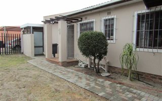 3 Bedroom House in Springbok Park