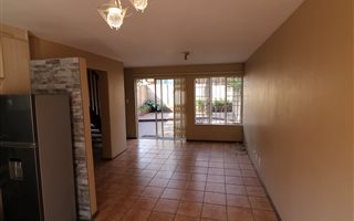2 Bedroom Apartment in Van Riebeeck Park