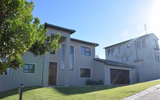 4 Bedroom House in Oatlands North