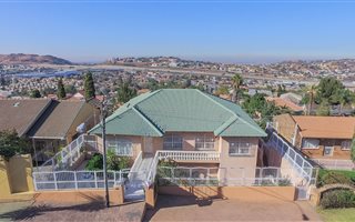 6 Bedroom House in Oakdene